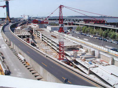 Réalisation avec des doubles T : Parkings de l'aéroport Roissy Charles de Gaulle à Paris - France